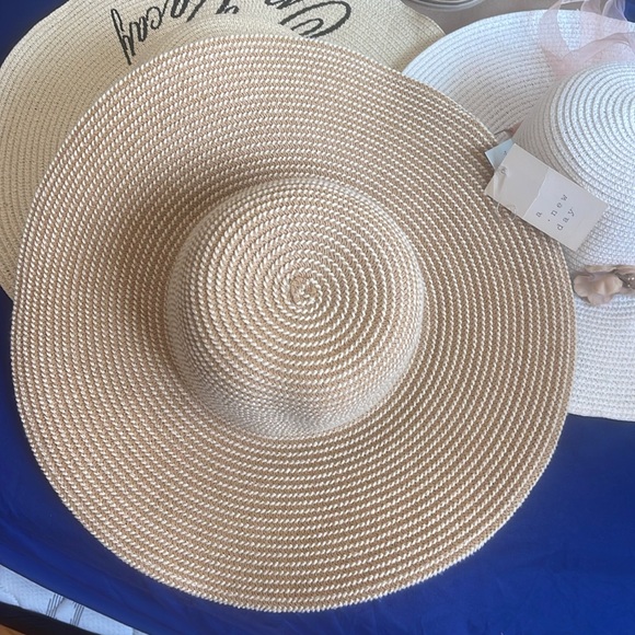 Elegant Straw Sun Hats - Picture 2 of 8